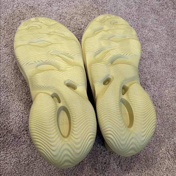 Adidas Yeezy Yellow Foam Runner sneakers - Picture 3 of 5